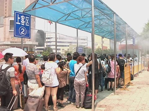 福州火车站新增喷雾降温系统 小装置有大作用